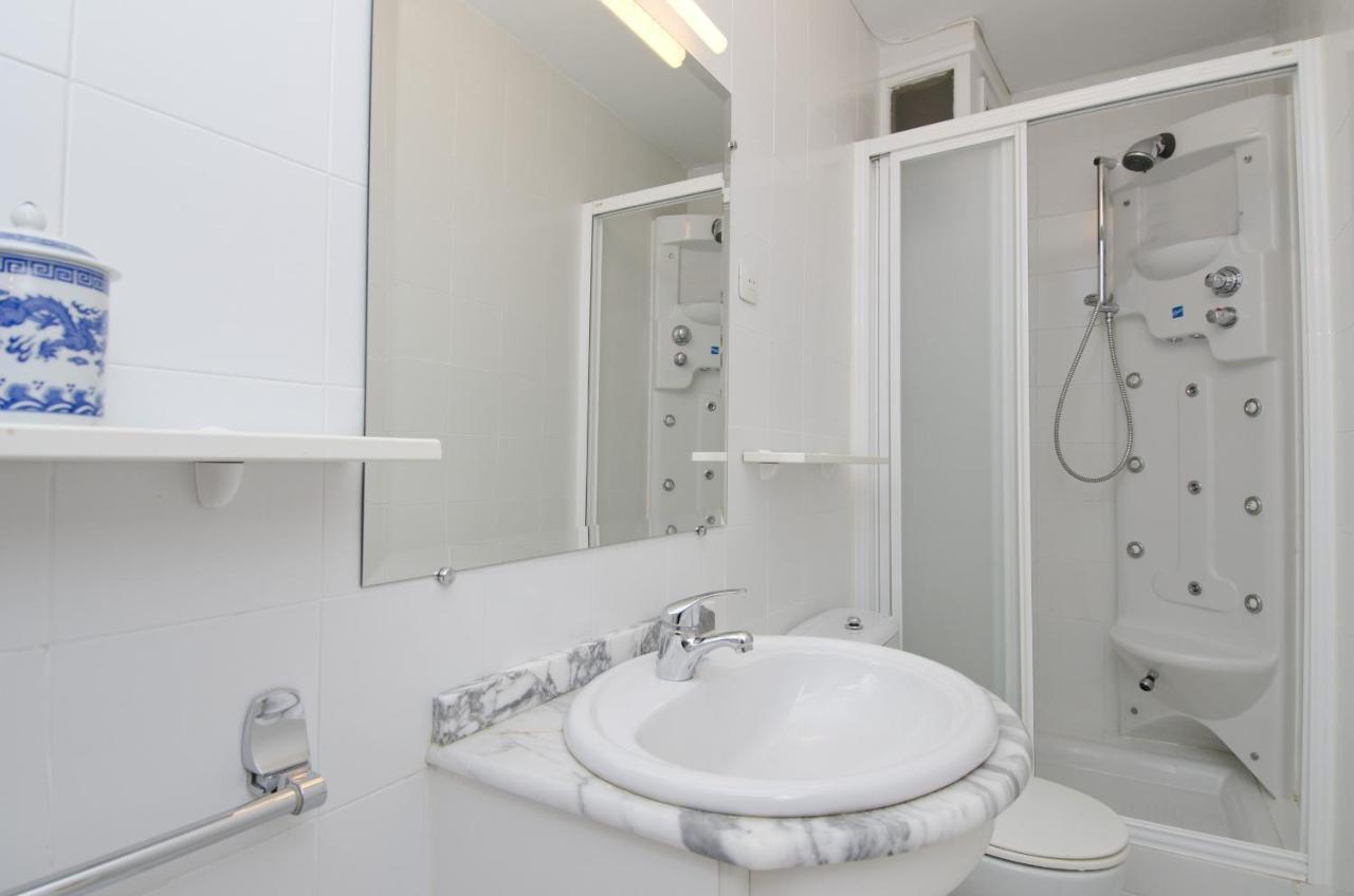 Apartamento Paseo Del Prado II En Madrid Luaran gambar