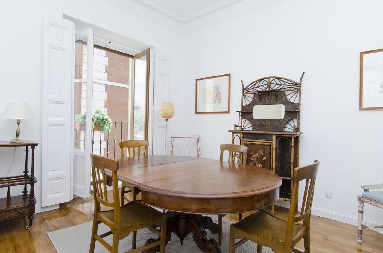 Apartamento Paseo Del Prado II En Madrid Luaran gambar