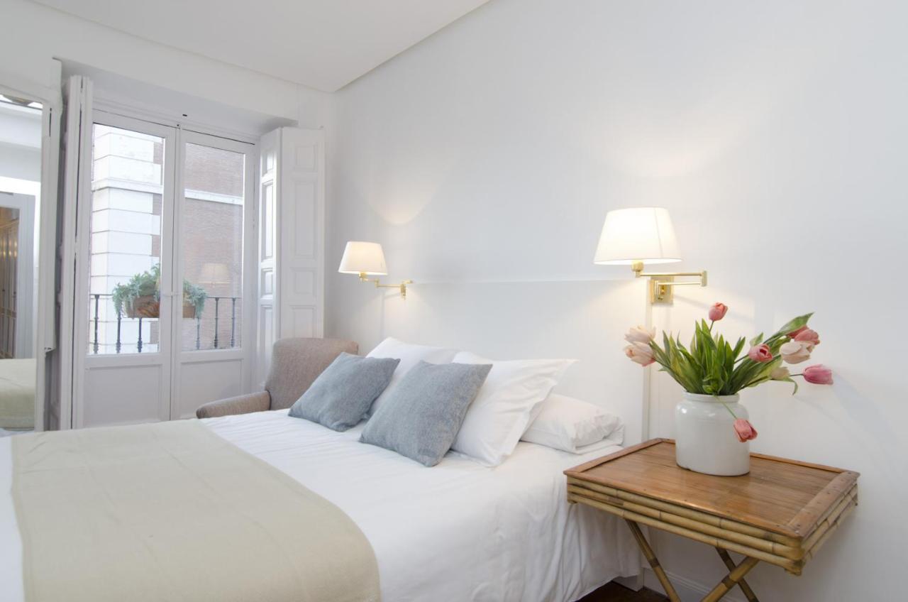 Apartamento Paseo Del Prado II En Madrid Luaran gambar