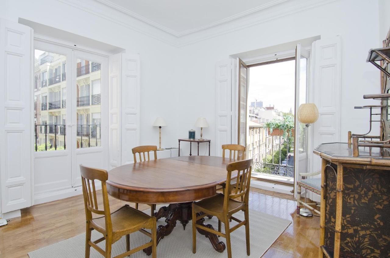 Apartamento Paseo Del Prado II En Madrid Luaran gambar