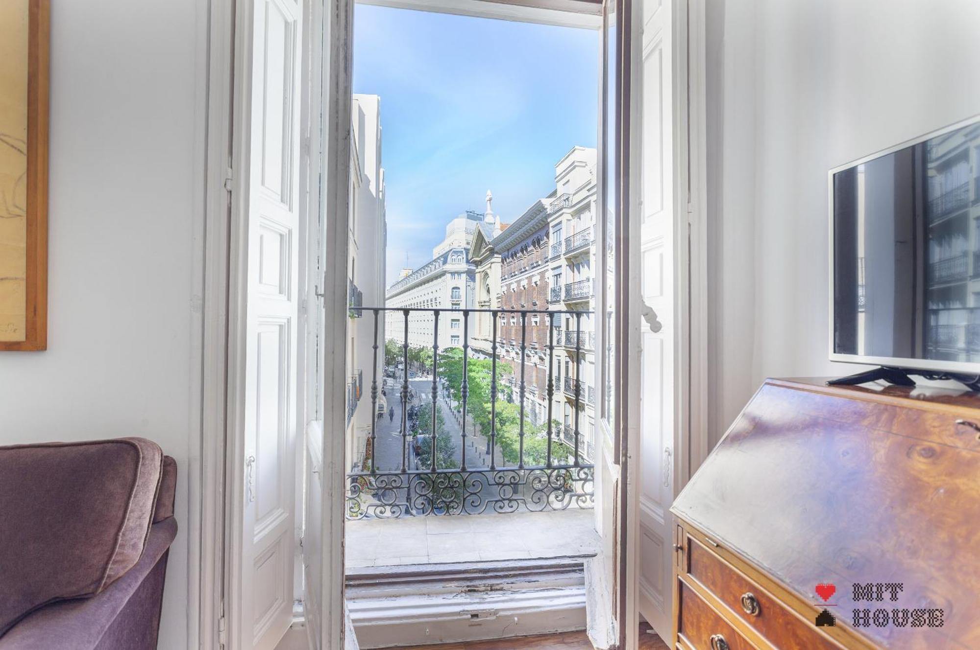 Apartamento Paseo Del Prado II En Madrid Luaran gambar